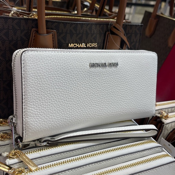 MICHAEL KORS Bradshaw Medium Suede and Faux Shearling Messenger Bag
Olive
NWT - Picture 3 of 16